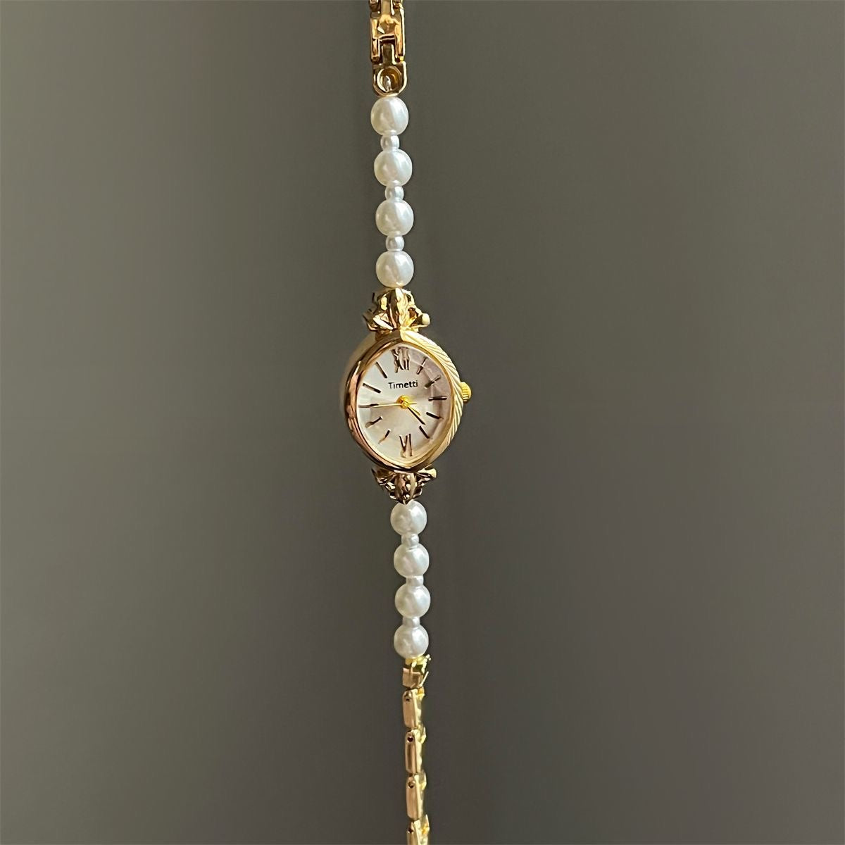 Timetti Pearl-Link Gold Watch – Vintage Elegance