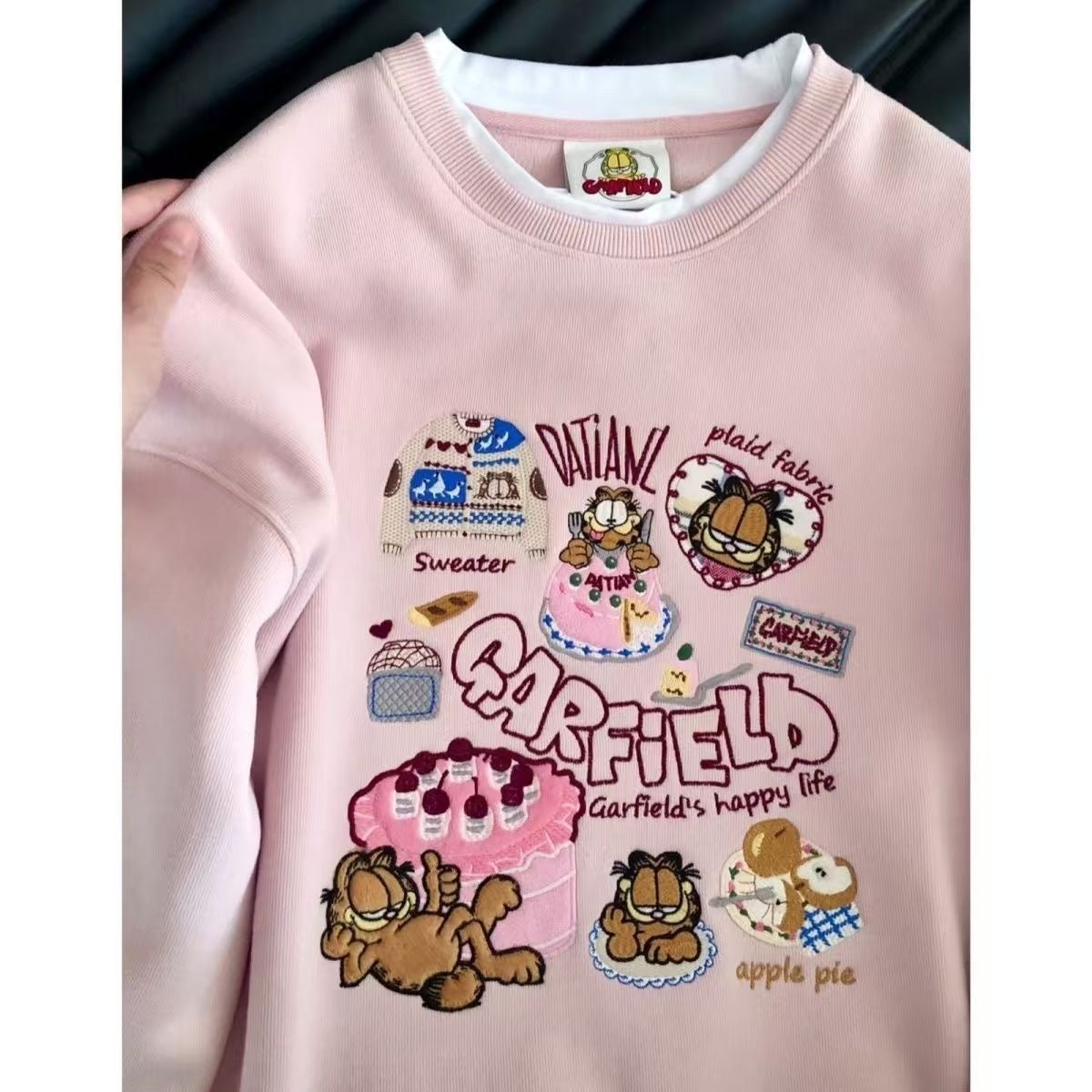 Garfield’s Happy Life Embroidered Sweatshirt – Pink Cozywear with Cartoon & Dessert Motifs