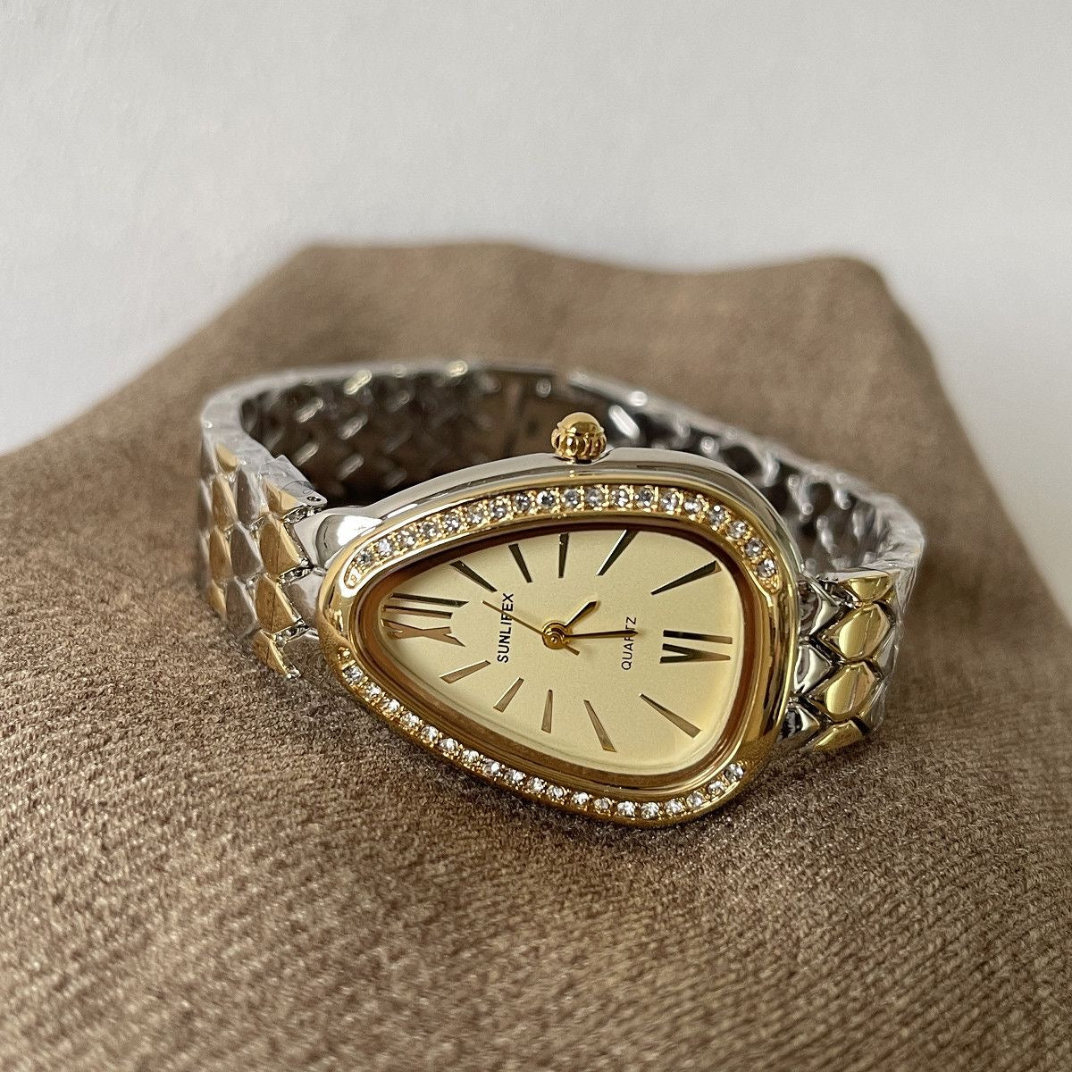 SUN-FLEX Teardrop Quartz Watch – Dual-Tone Elegance with Crystal Bezel