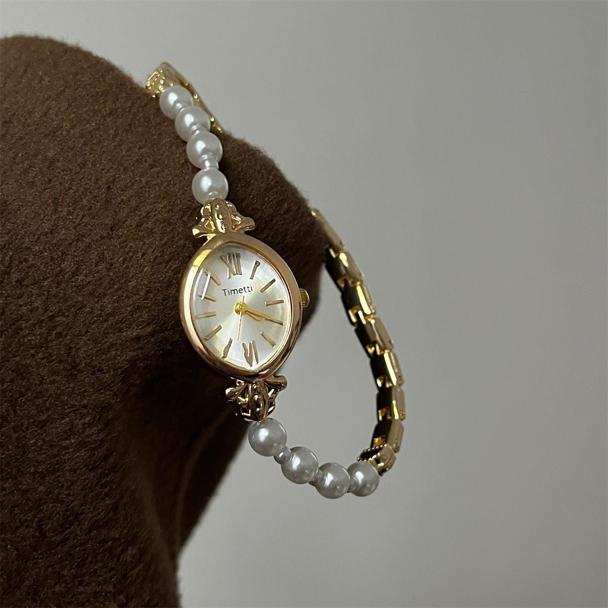 Timetti Pearl-Link Gold Watch – Vintage Elegance