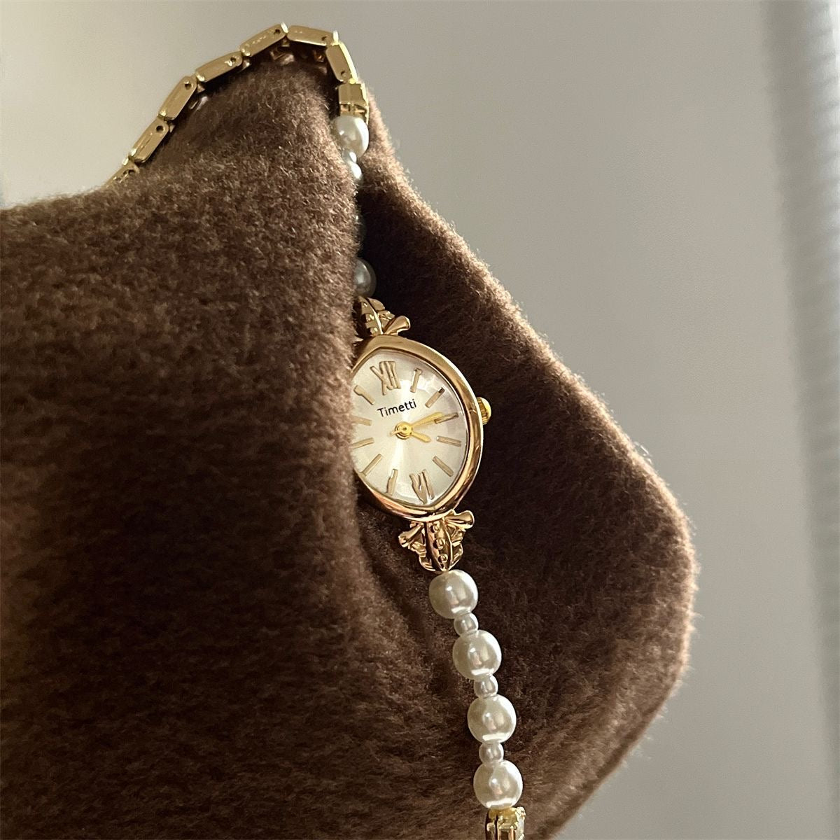 Timetti Pearl-Link Gold Watch – Vintage Elegance