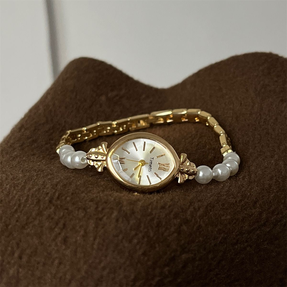 Timetti Pearl-Link Gold Watch – Vintage Elegance